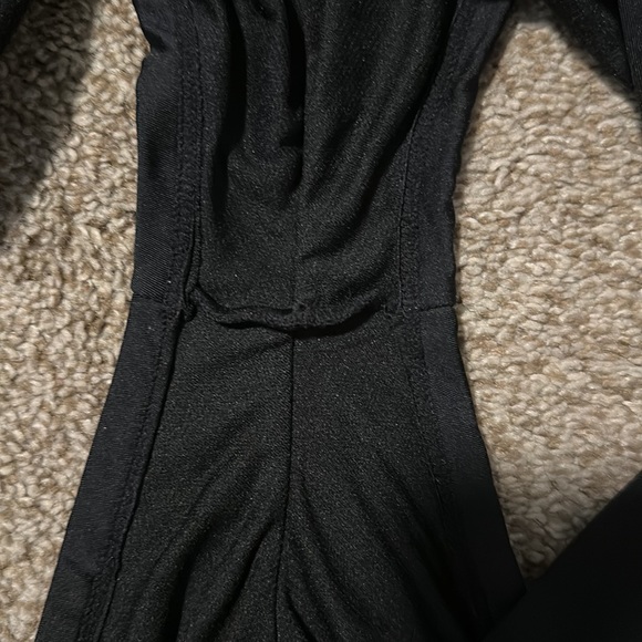 Black swim shorts that are cinched on the sides - Picture 5 of 8